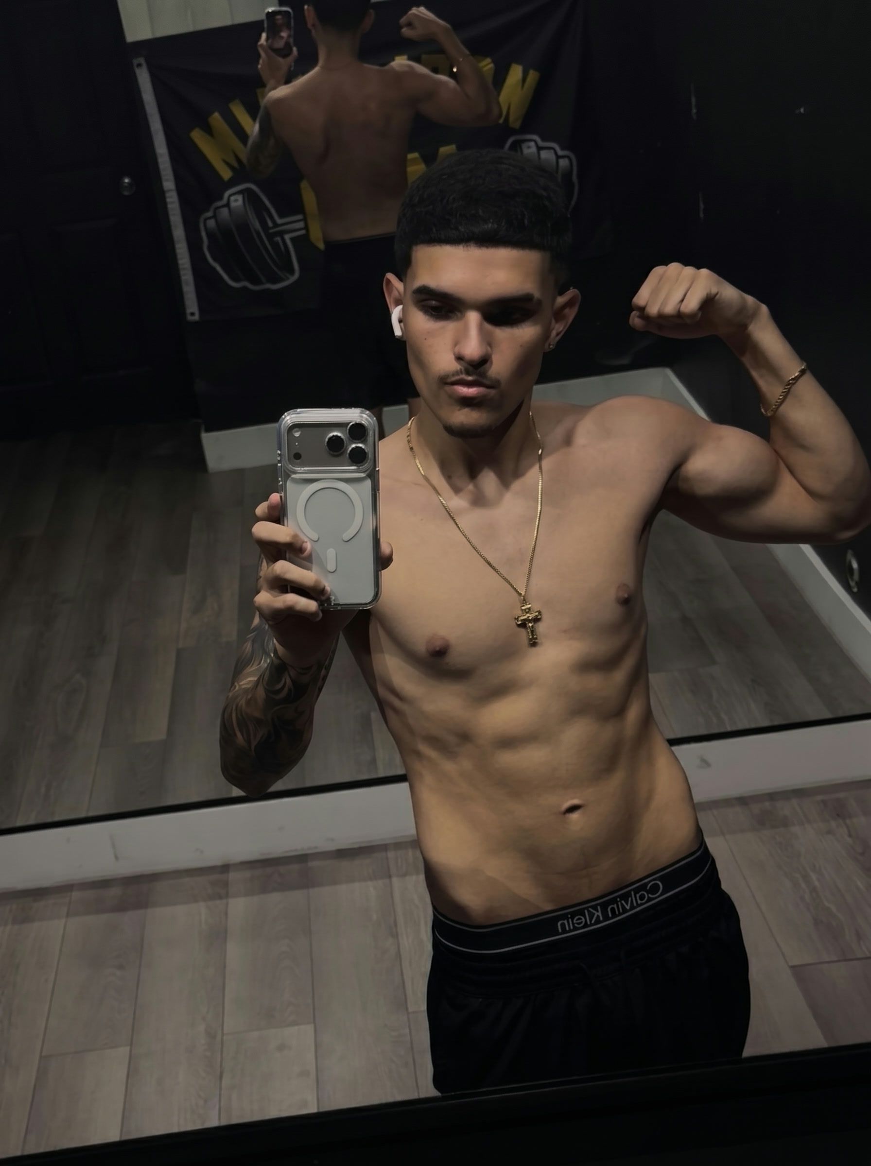 Después: el mismo muchacho marcado y con abdominales tras entrenar con Lemay